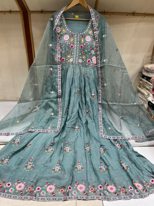 Luckhnawi chinnon Aanarkali