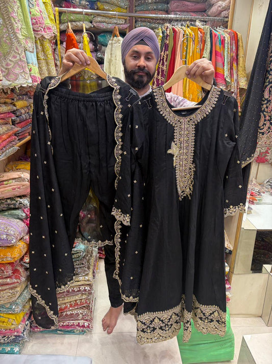 Elegant Anarkali Pant Suit with Minimum work