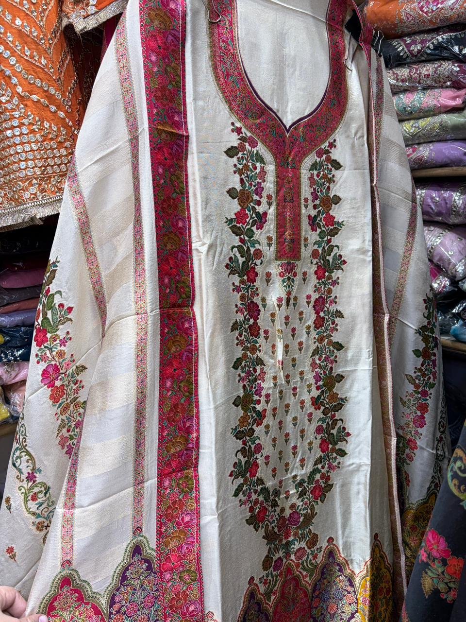 Silk Jacquard Weave with Position Print Beauty