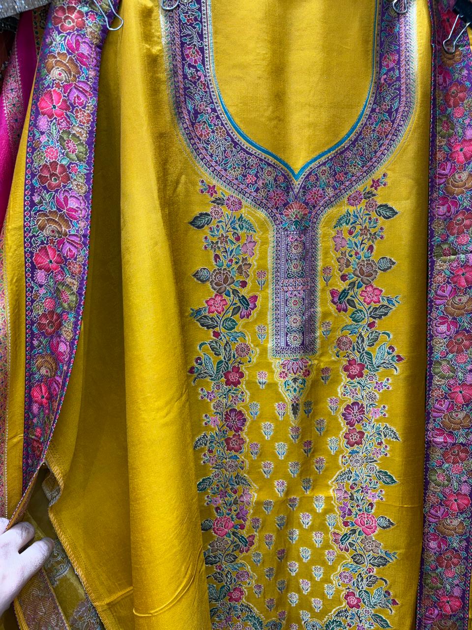 Silk Jacquard Weave with Position Print Beauty