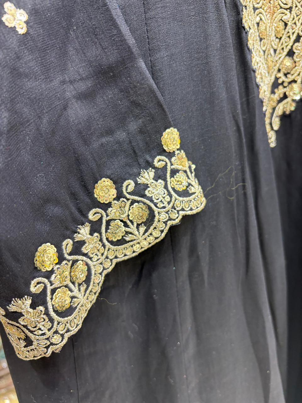 Elegant Anarkali Pant Suit with Minimum work