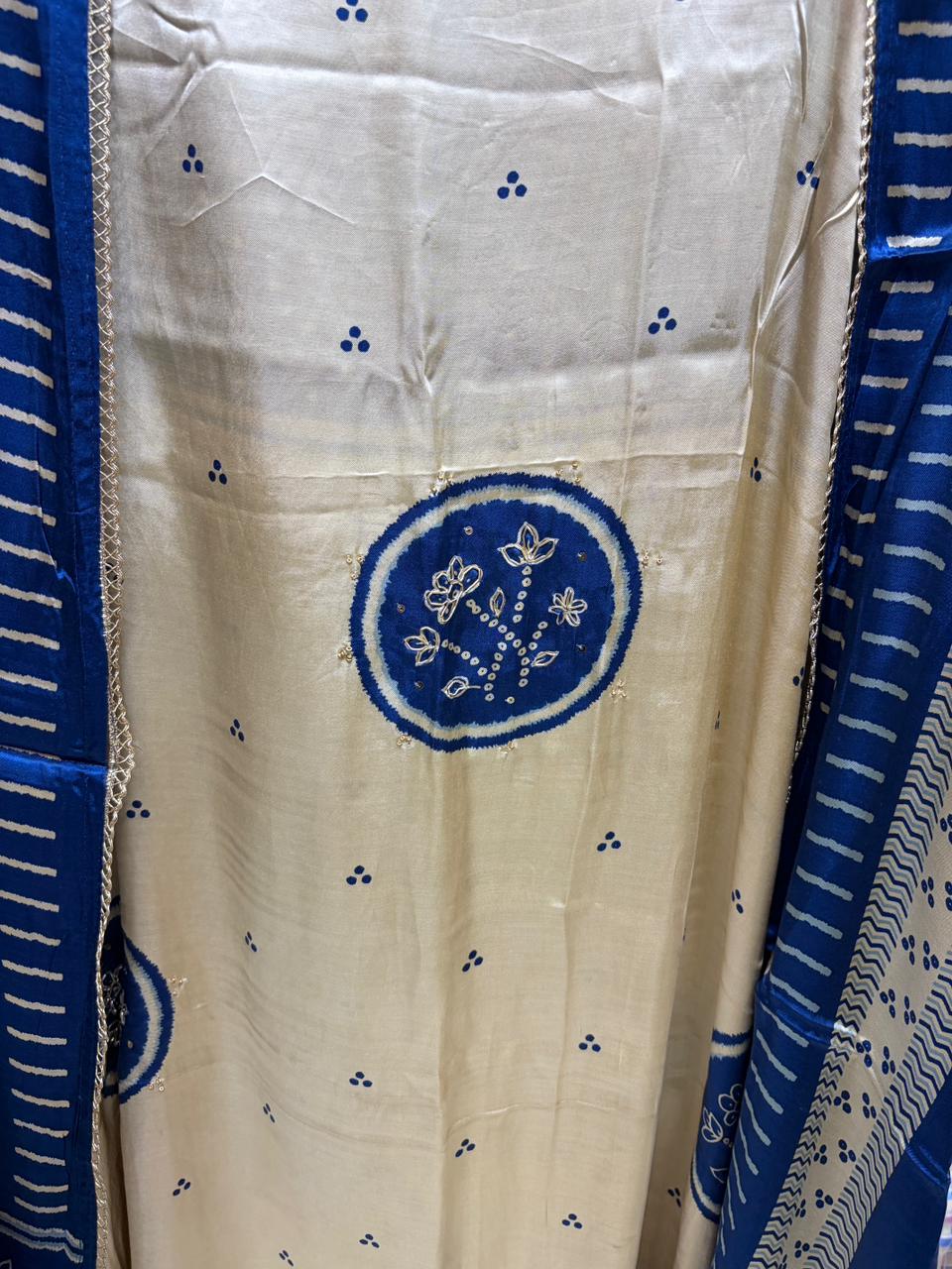 Gajji Ombrey Bhandej Buta - Design no 6
