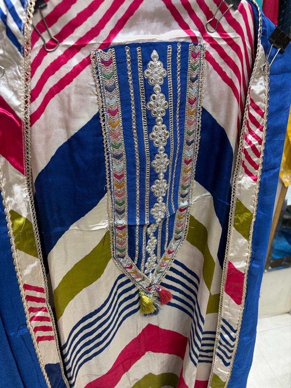 Gajji Laheriya Phulkari Neck Chinnon Dupatta - 19