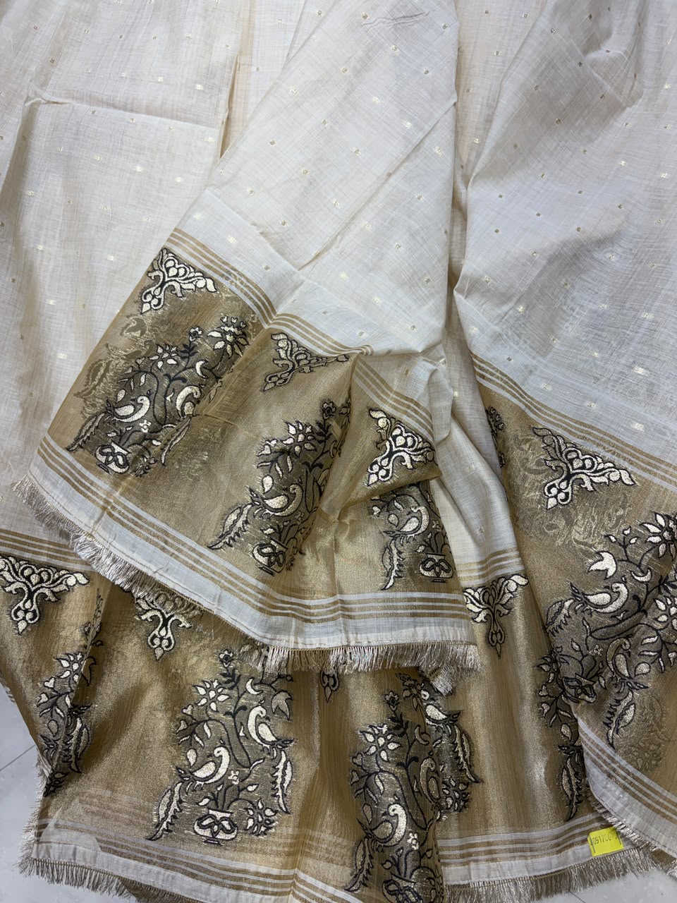 Jamdani Shimmer Weaving with Border  ( Beige Solo )