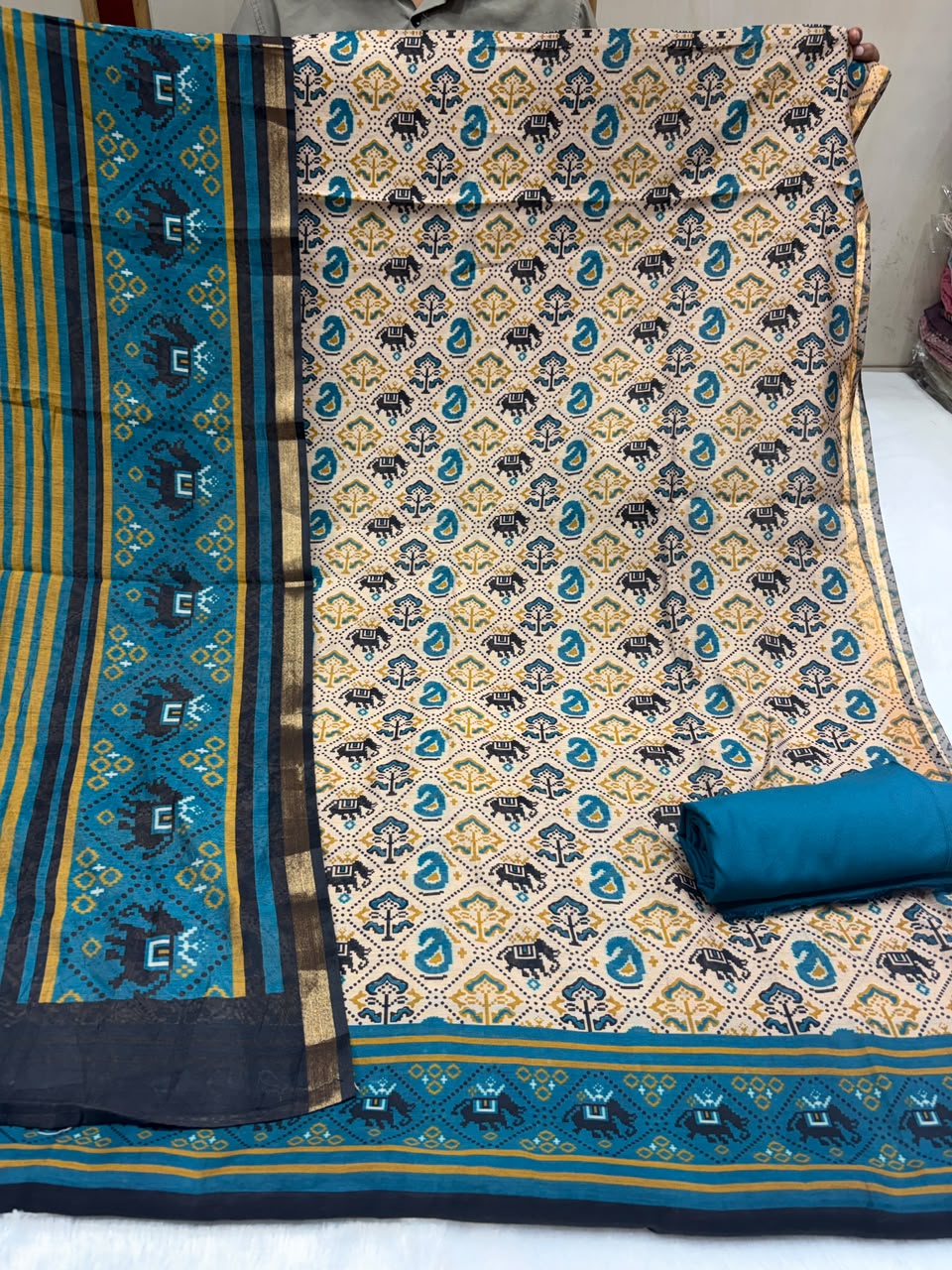 Maheshwari Patola Print Zari Border