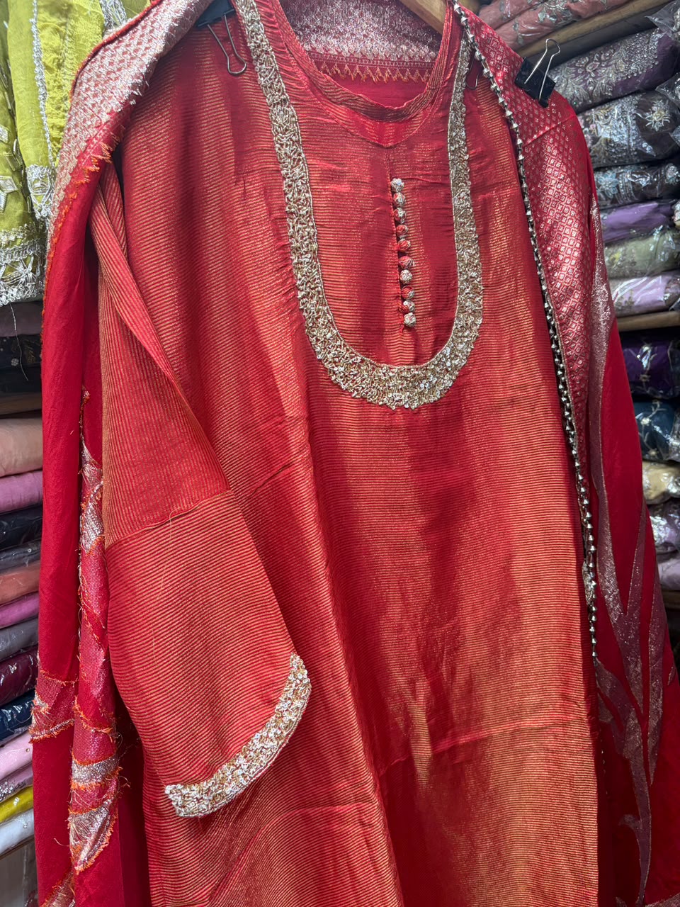 Viral U Neck Shimmer Dola Silk Dupatta