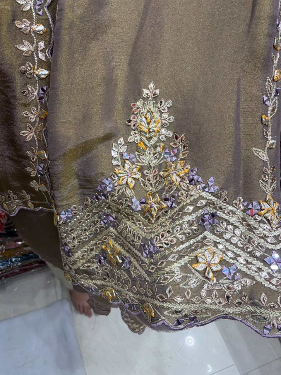 Elegant Shimmer Mirror & Gotta Cutwork Suit - Light Chart