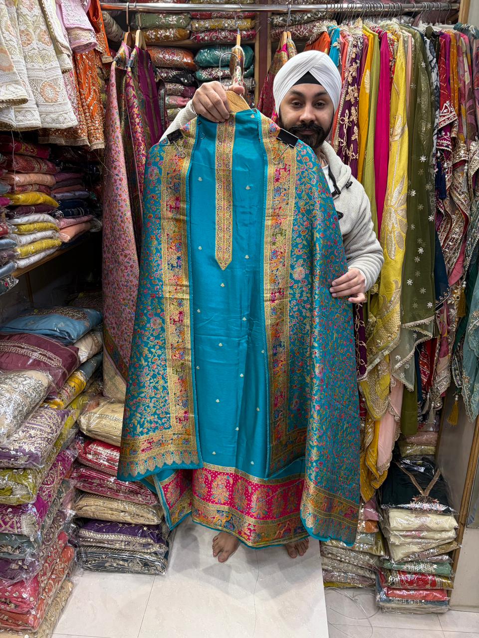 Pure Silk Banarasi Weave Heavy Dupatta Figures Ghera