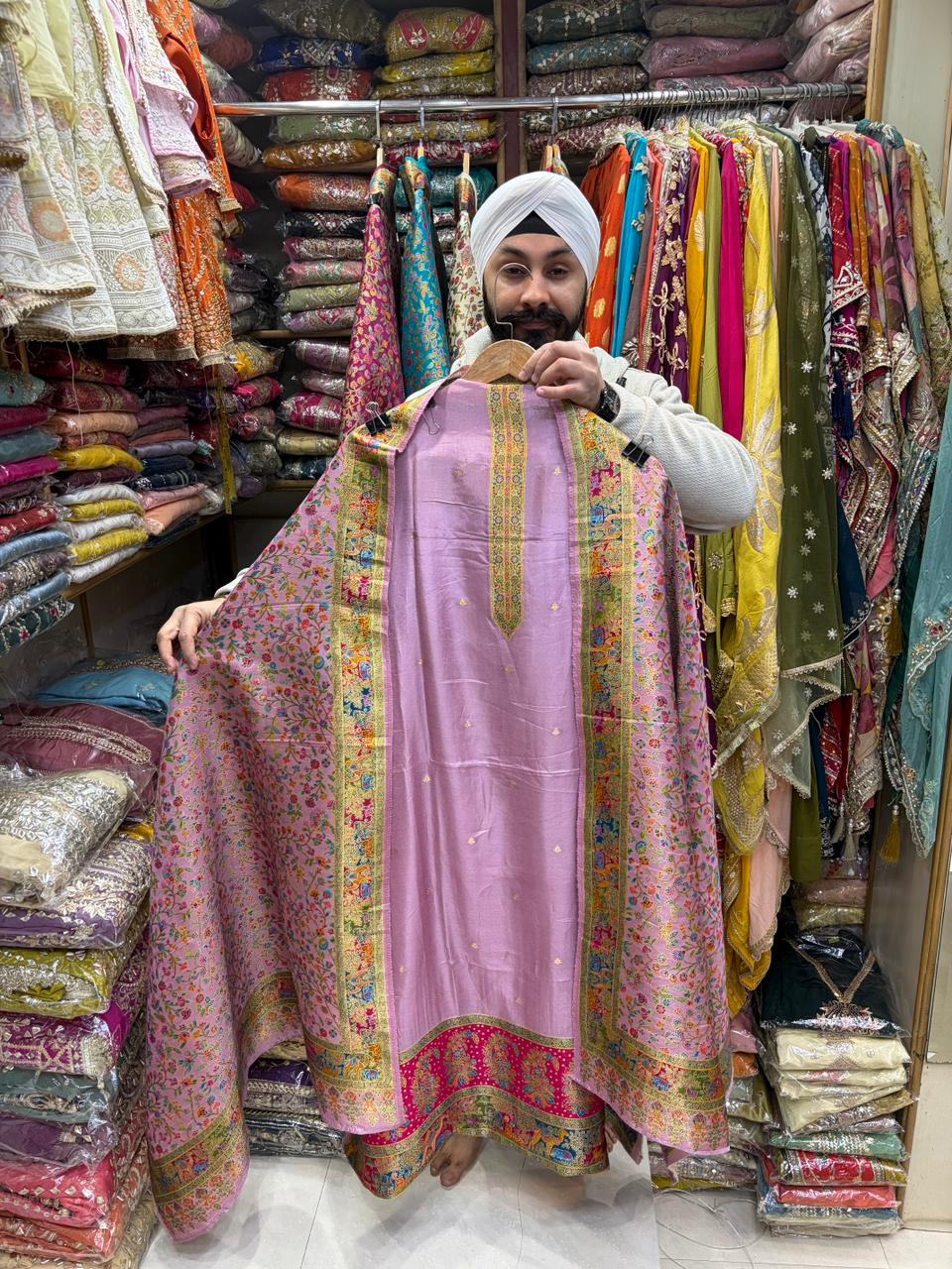 Pure Silk Banarasi Weave Heavy Dupatta Figures Ghera