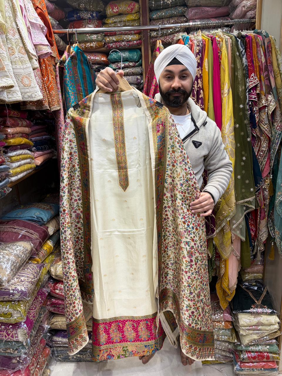 Pure Silk Banarasi Weave Heavy Dupatta Figures Ghera
