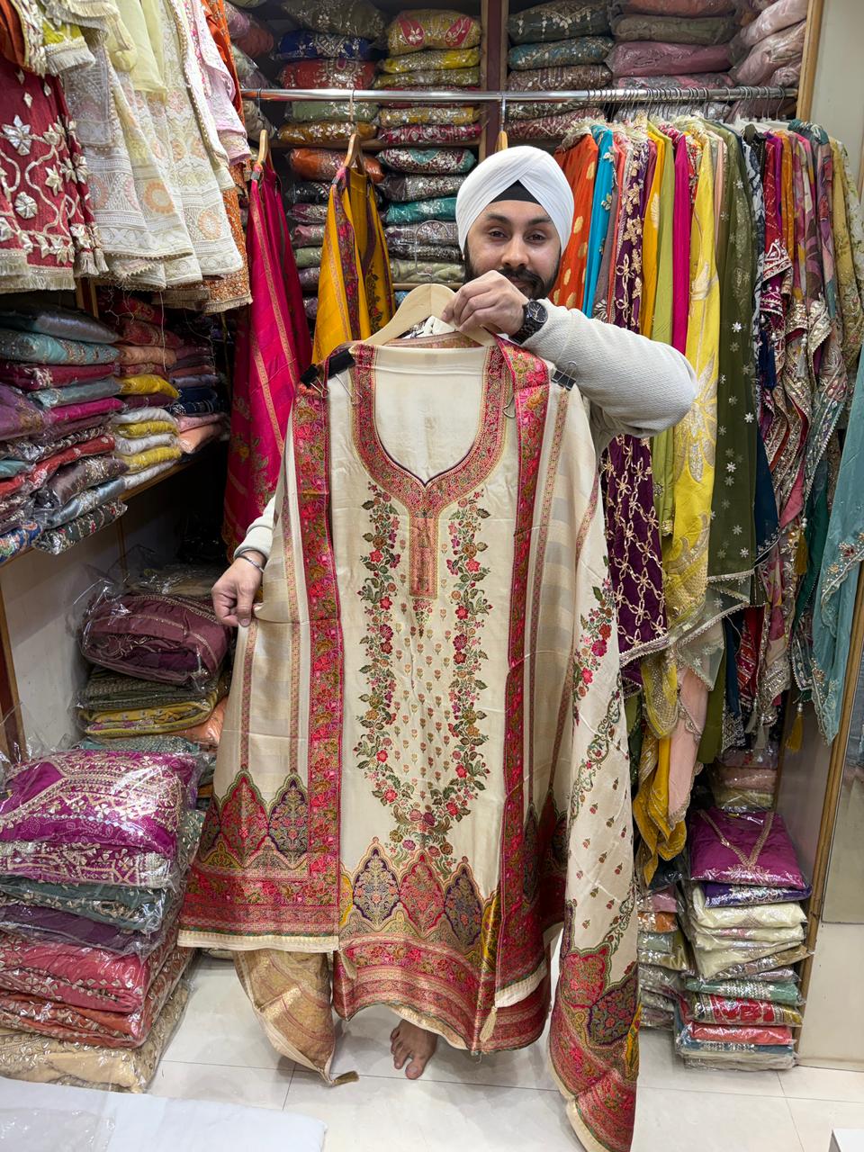 Silk Jacquard Weave with Position Print Beauty