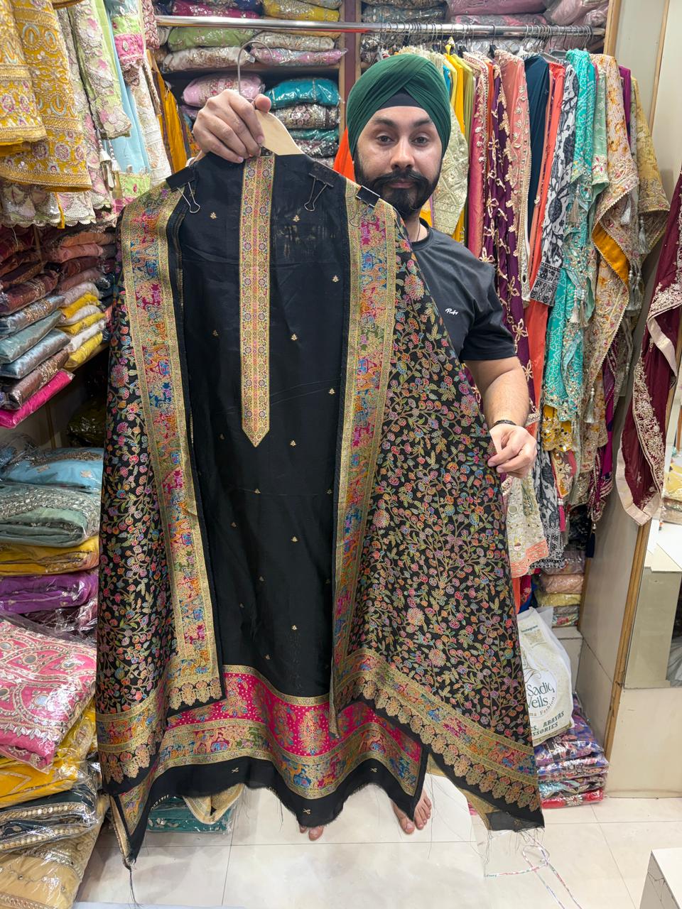 Pure Silk Banarasi Weave Heavy Dupatta Figures Ghera