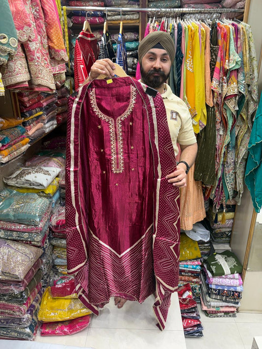 Bandhni gajji with Patra Neckline