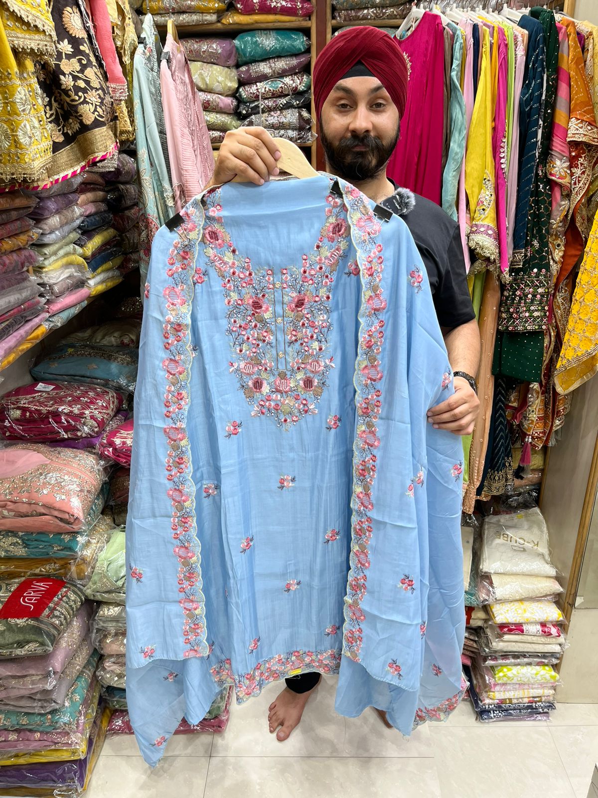 Muslin Thread & Beat work Elegant Neck