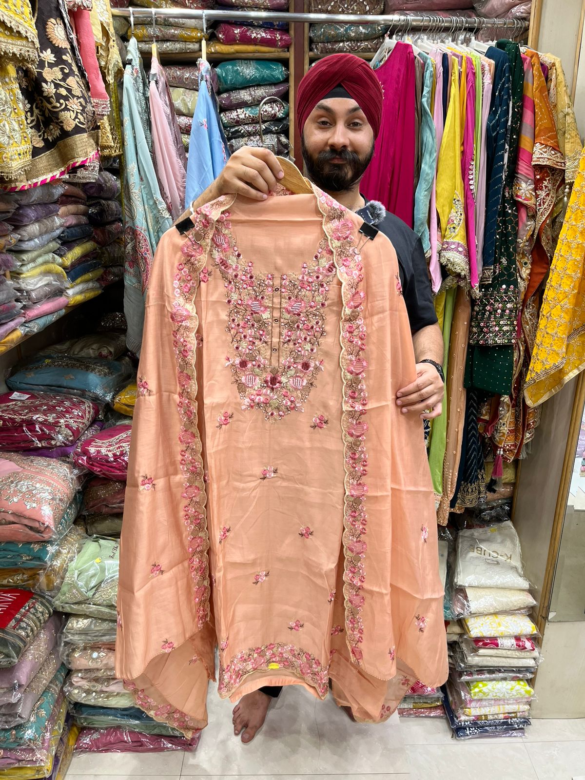 Muslin Thread & Beat work Elegant Neck