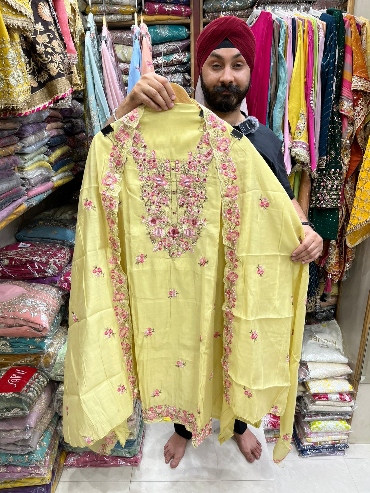 Muslin Thread & Beat work Elegant Neck
