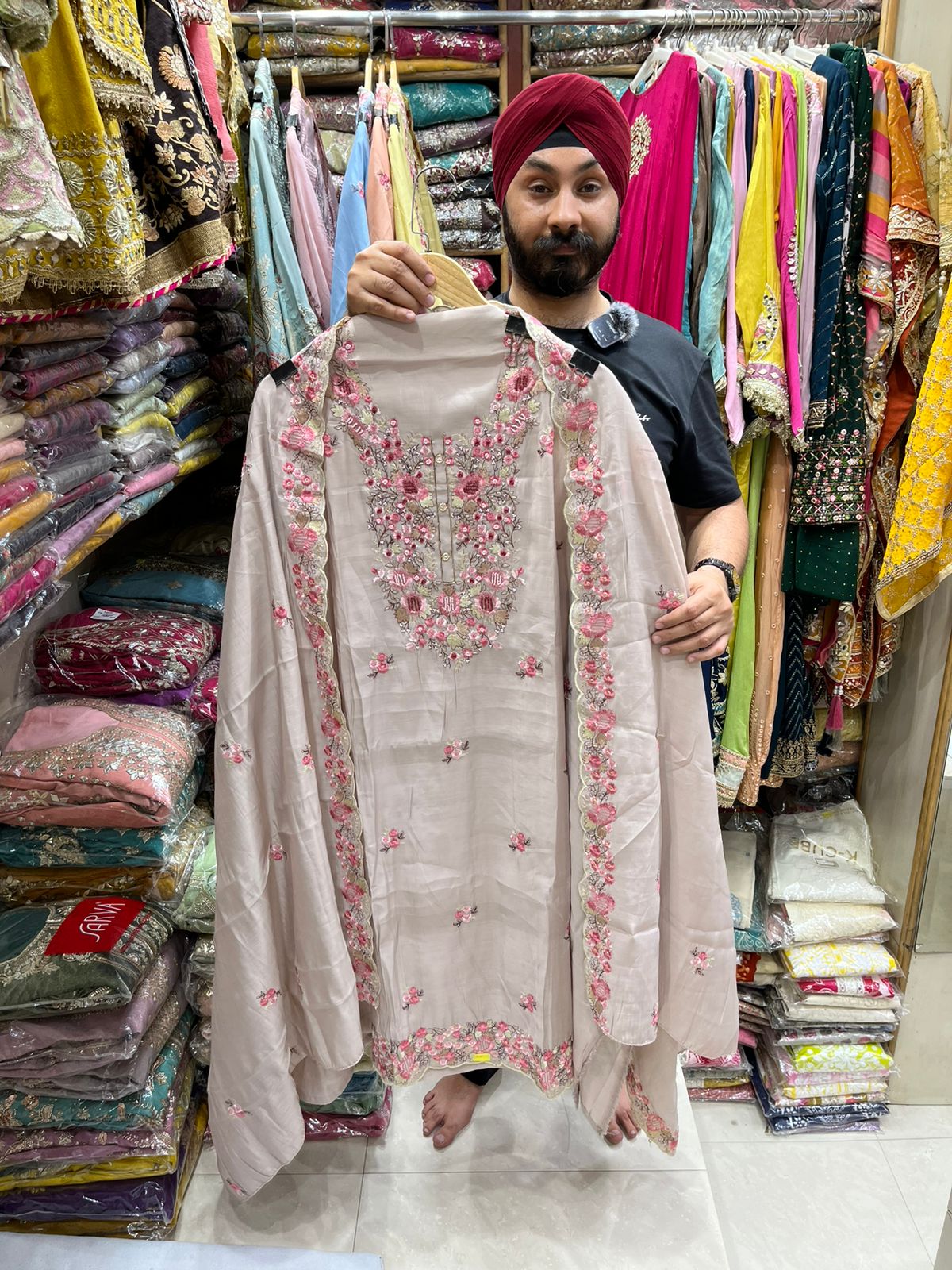 Muslin Thread & Beat work Elegant Neck