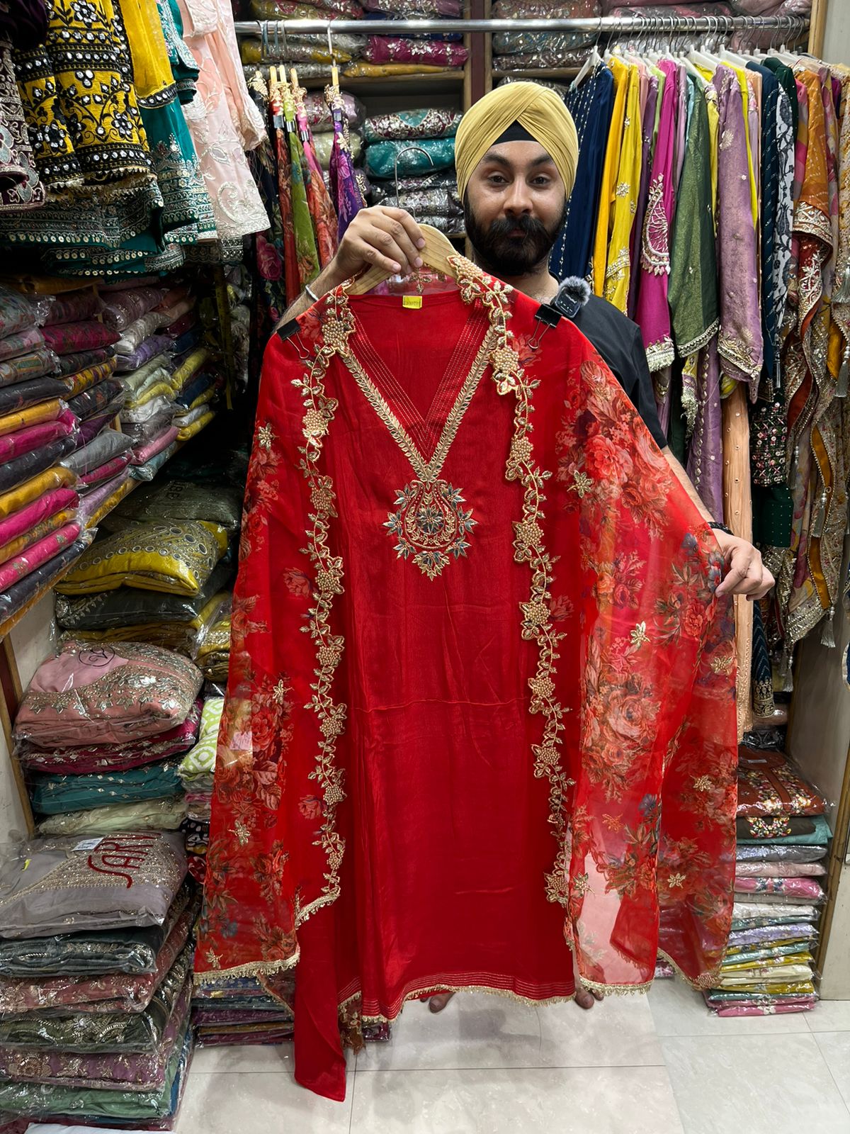 Premium Crepe Organza Dupatta - V Neck Beats Work