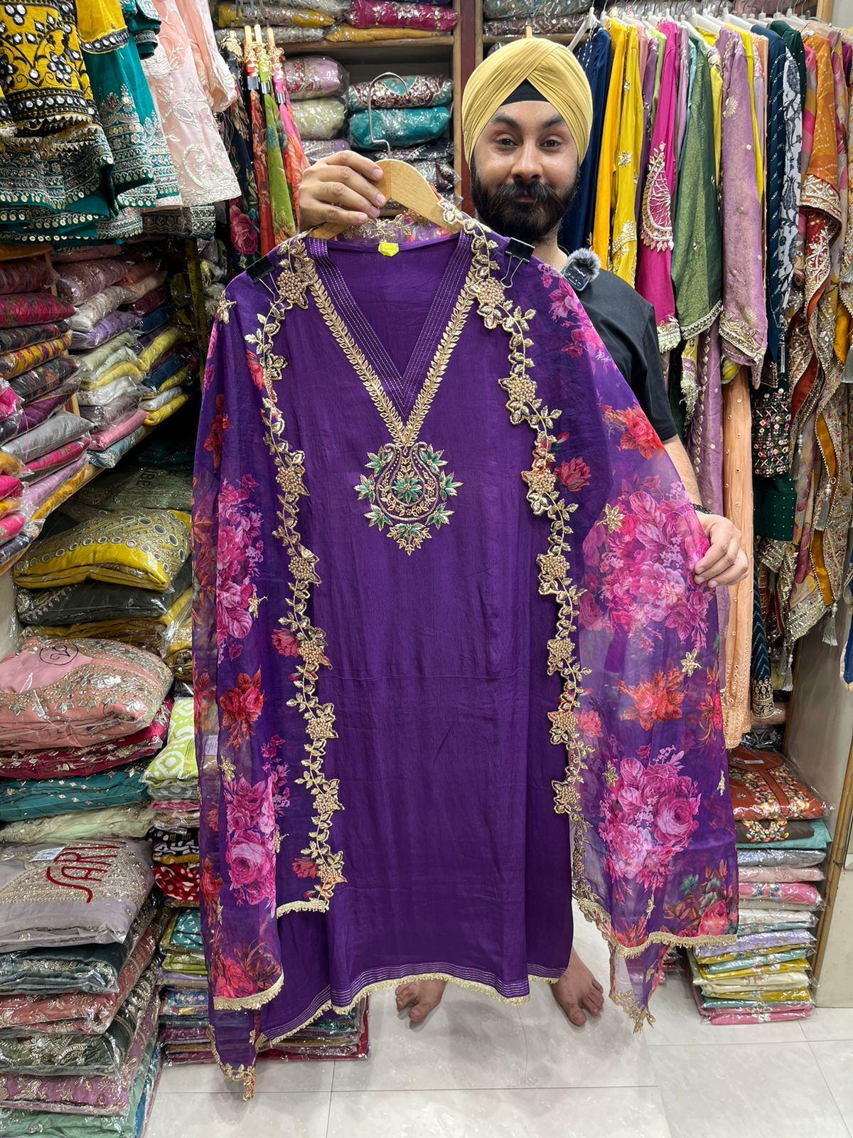 Premium Crepe Organza Dupatta - V Neck Beats Work