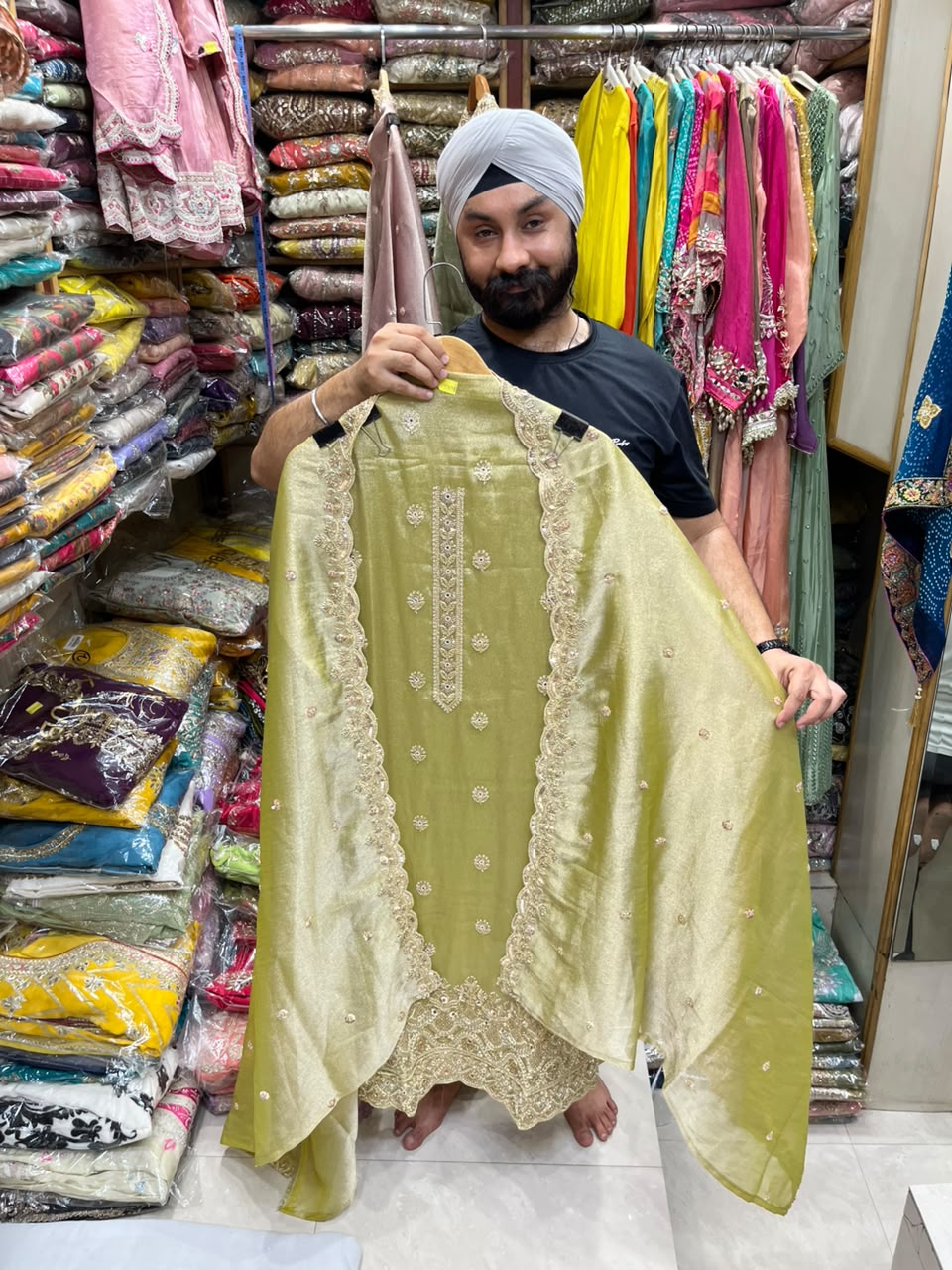 New Giraffe Shimmer Heavy Border Suit Dupatta